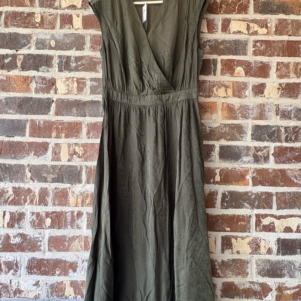 Banana Republic Green V-neck Midi Sundress